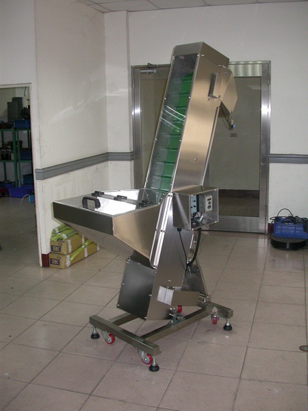 Automatic belt type feeding conveyor